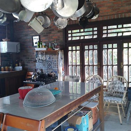 Hostel Holztel Sapiranga Rum bild